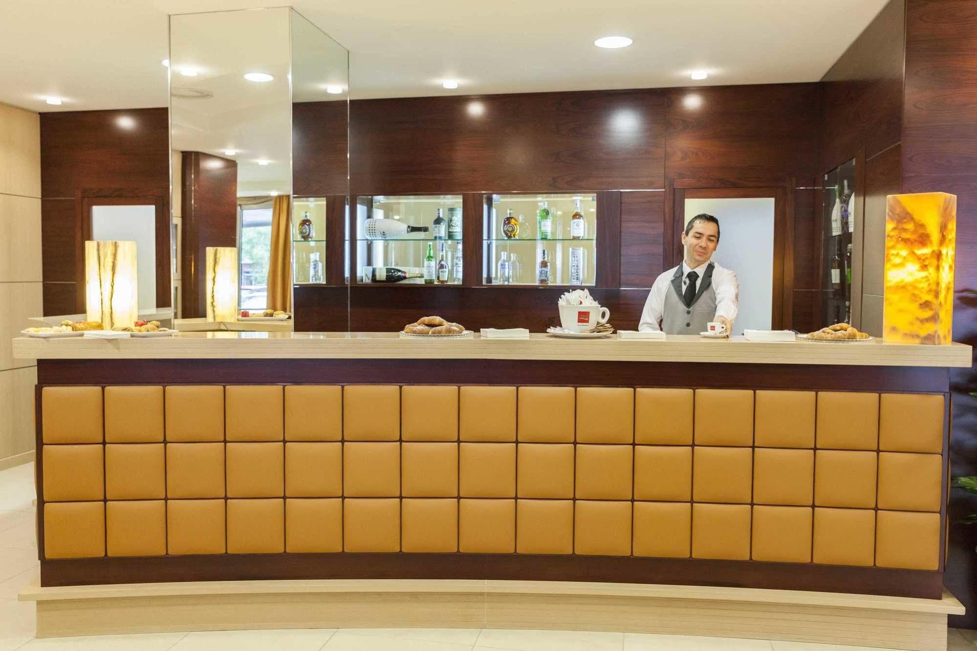 Bv President Hotel Rende Esterno foto